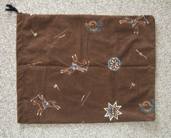 Laundry bag made of embroidered fabric 
                     http://wlweather.net/LETTERS/2022BANN/LAUNDRYh.JPG