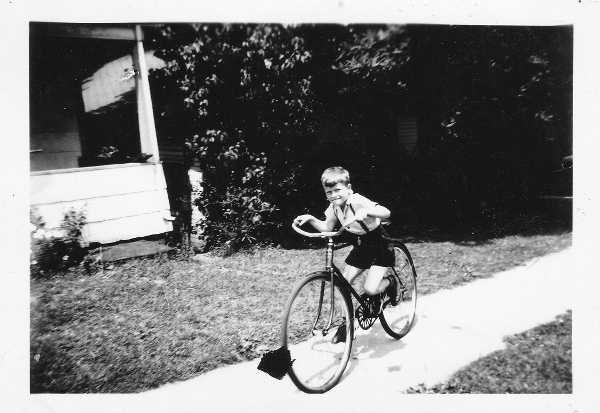 Dave riding Joe's bike    
wlweather.net/LETTERS/2023BANN/bicycle_20230822_0001.jpg