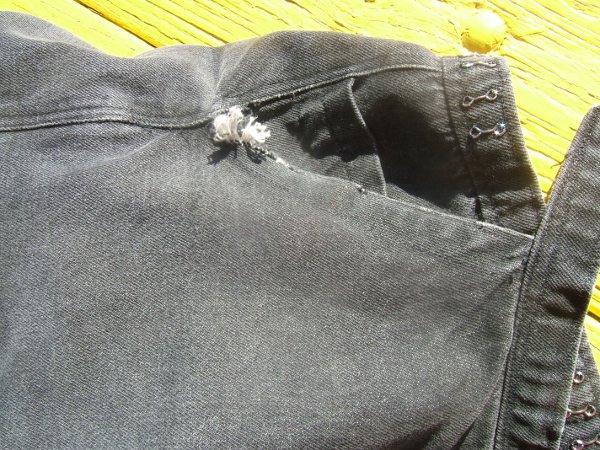Frayed pocket opening